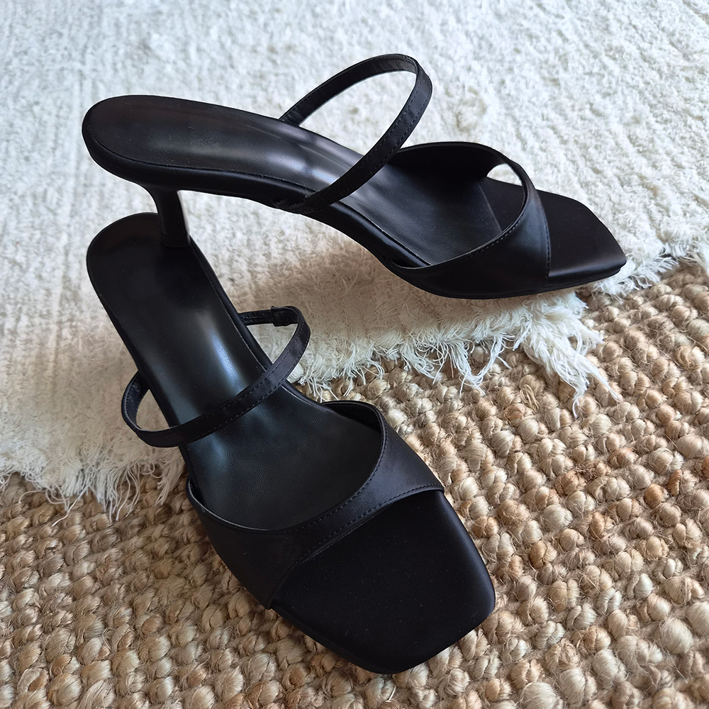 슬리퍼힐 5cm 새틴 스트랩 뮬 샌들 미들굽 발편한 여름 슬리퍼 | 바이모구 BY MOGU - 트렌디한 여자 신발 쇼핑몰